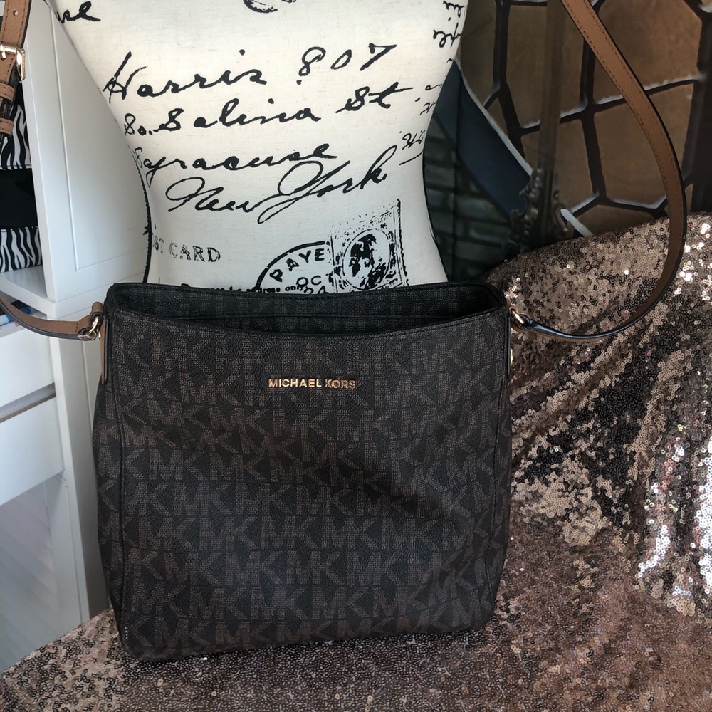 Micheal Kors Crossbody